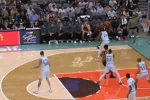 钛合金树都开花了卢尼底角投进三分 勇士替补席众人过大年