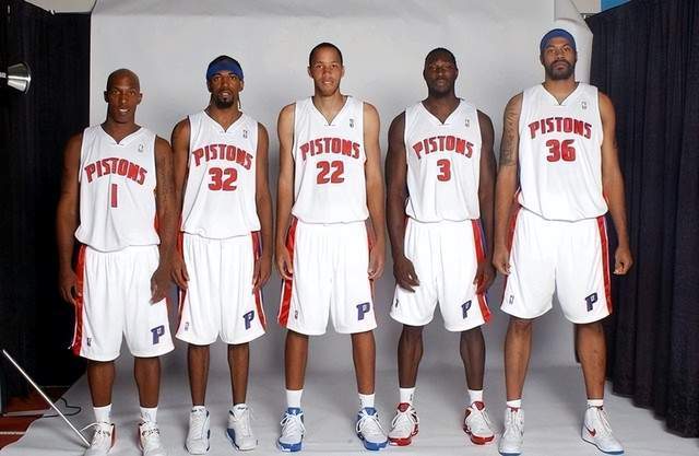 乐鱼体育官方网站-04年战胜湖人，拿到冠军的活塞五虎，为何只有三人退役了球衣？