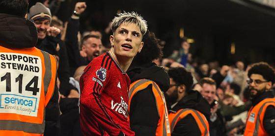 乐鱼体育官方网站-【英超】帕尔默戴帽，加纳乔两球，切尔西4比3曼联