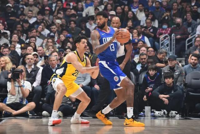 乐鱼体育-末节再度崩盘!状态持续低迷快艇或跌至附加赛区