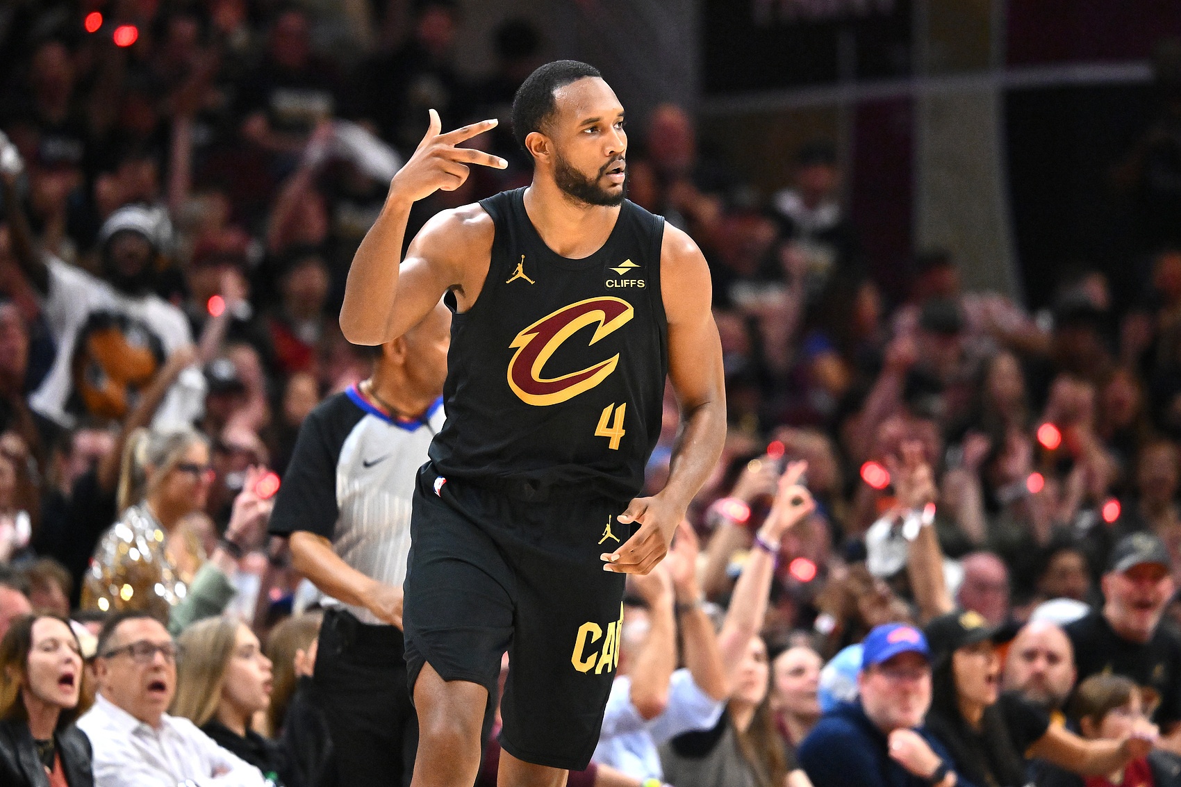 乐鱼体育网页版登录入口-莫布里休赛期全面升级进攻技巧:跳投、控球与终结能力显著提升