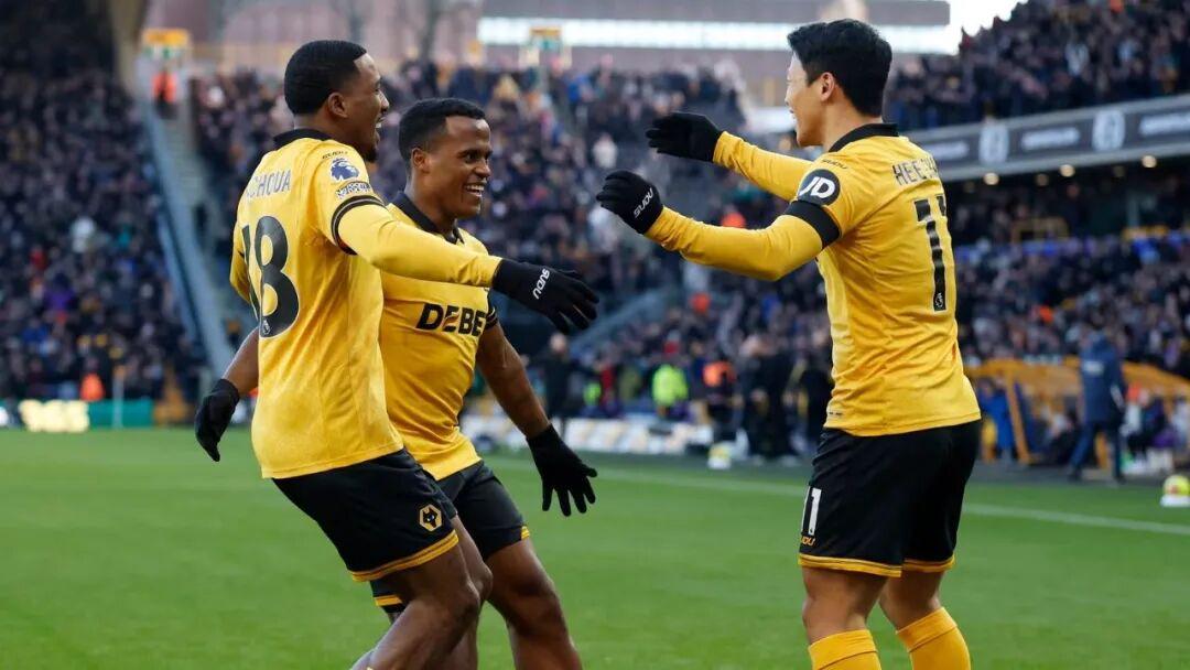 乐鱼体育官网下载-狼队超市开张!冬窗卖人套现7500万 提前半年备战英冠