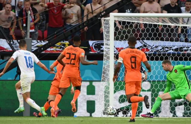 乐鱼体育-希克又进球了！差点去当模特的他即将创造捷克历史